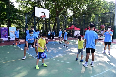 篮球精英运动员示范及交流活动 